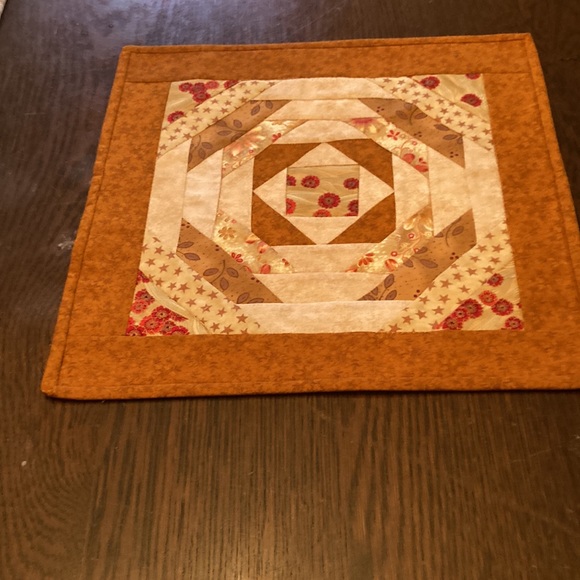 Place mats and table runner - Picture 6 of 6